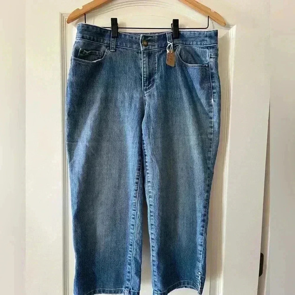 Christopher & Banks Cropped Medium Wash jeans size 6 - Picture 1 of 11
